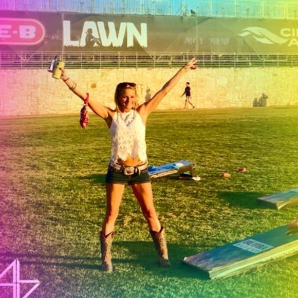 Meet your Posher, Stefanie - Picture 1 of 4